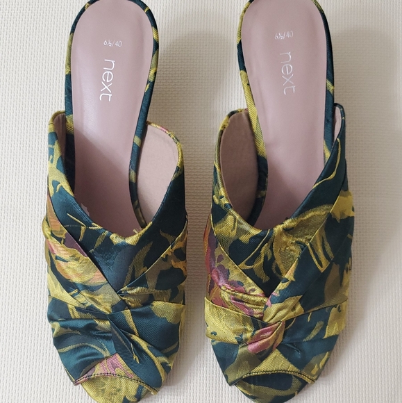 Shoes - Picture 4 of 12